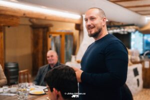 Jan Chudárek – realitní makléř z Brna, který miluje nemovitosti a mluví na rovinu.